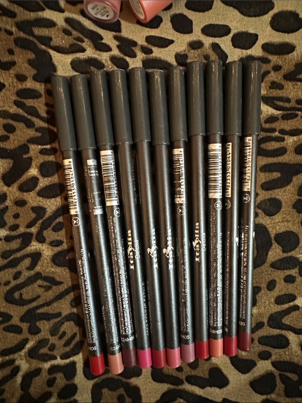 Women Makeup Lip Liner Pencil - Assorted Reds & Pinks